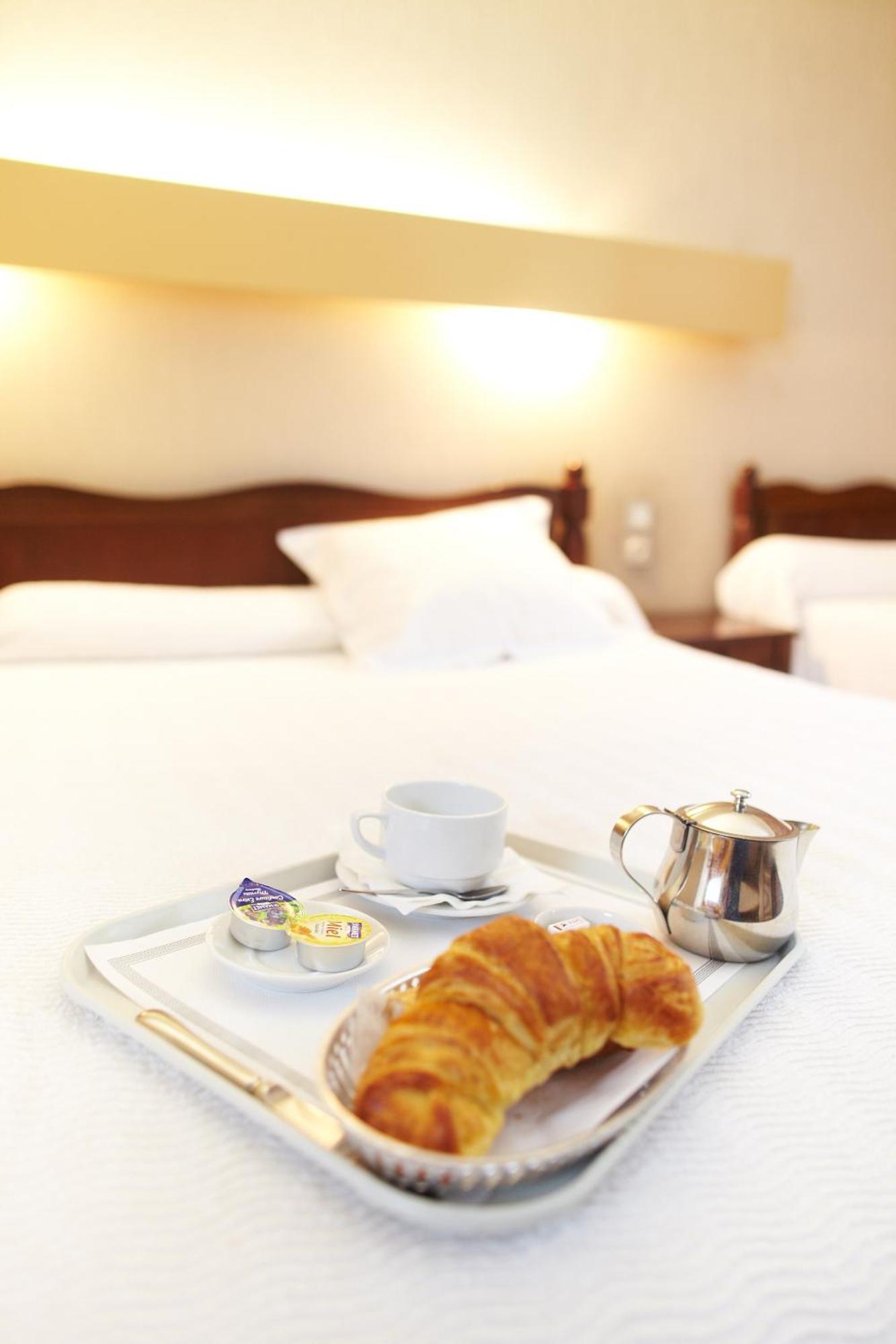 Hotel De Paris Bagneres-de-Luchon Room photo
